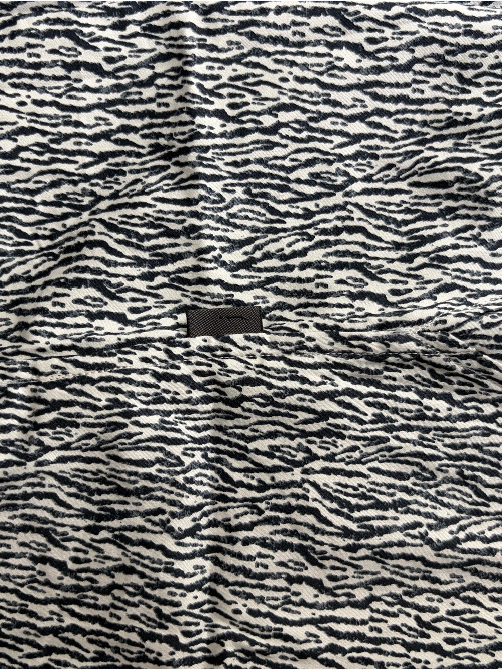John Varvatos Black & White Short-Sleeve Button-Down Shirt - Picture 6 of 6